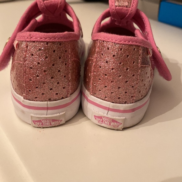 Vans - Picture 5 of 6